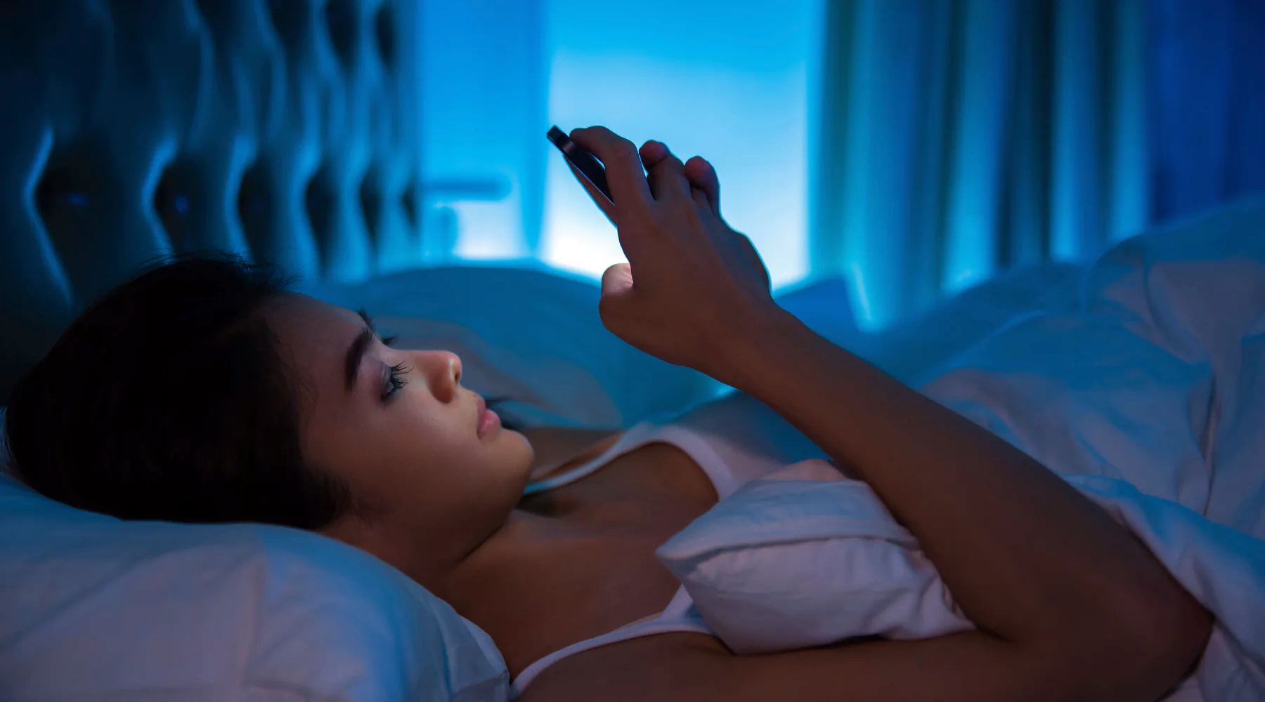 How Blue Light and Sleeplessness Disrupt Your Hormones